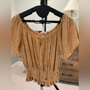 Super cute crop / blouse !